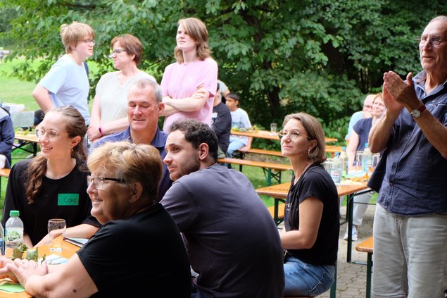 Gäste beim Sommerfest