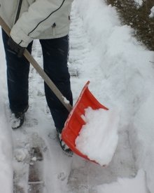 Schneeräumen auf Gehweg